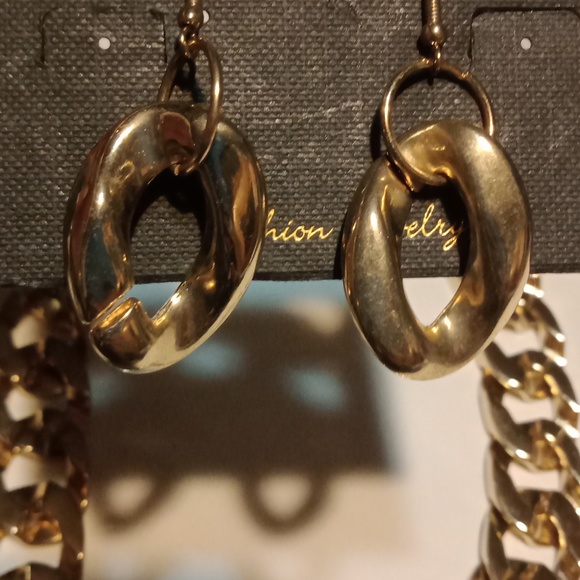 Traci Lynn Gold Tone Cuban Necklace & Earring Set! - Picture 3 of 4